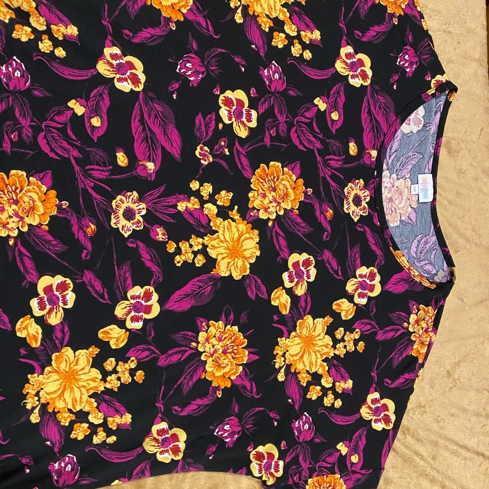 Women’s LuLaRoe top size 2x - Picture 2 of 9